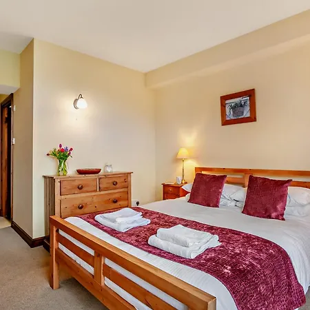 بيت للعطل 2 Bed In Malham 94261 *